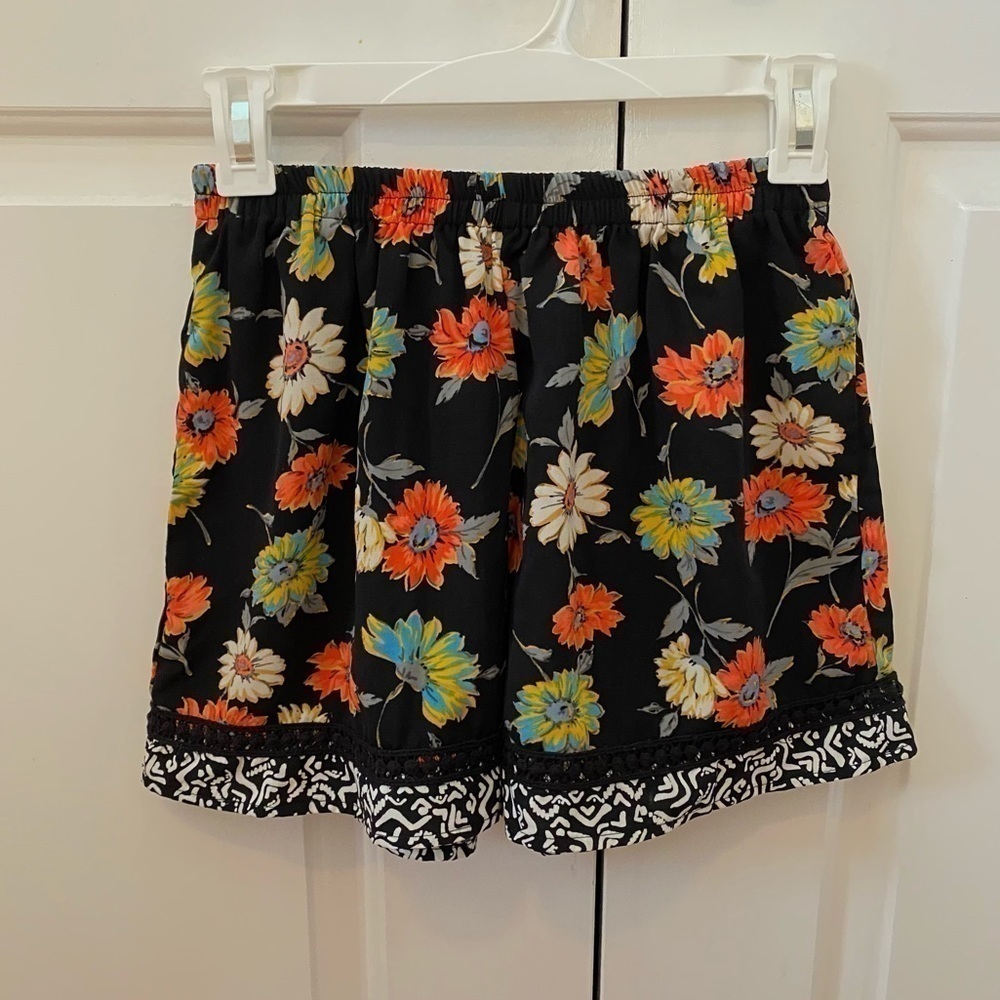 Xhilaration Black Floral Print Flowy Elastic Waist Shorts